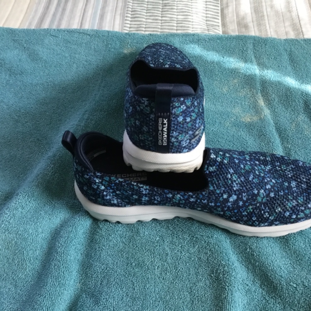 Skechers Go Walk Goga Mat Slip On Womens Size 7.5 Wide Walking Shoes Navy Blue - Picture 4 of 4